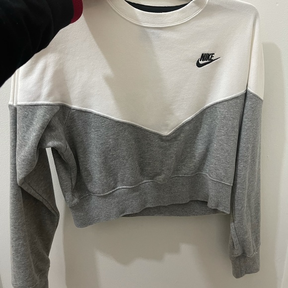 Nike Sweaters - NIKE Cropped Sweater Size XS Grey White Activewear